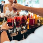 TOP 10 geriausių kokteilių mobiliame bare